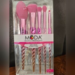 Moda Pink Prancer Brush Kit